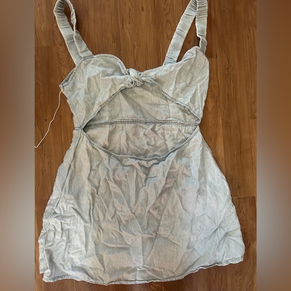 Dress - Picture 2 of 5